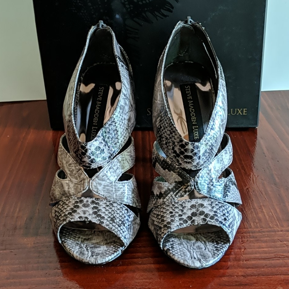 Heels - Picture 4 of 10